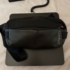 Tomtoc EXPLORER-T21 Sling Bag Black One Size Adjustable Strap